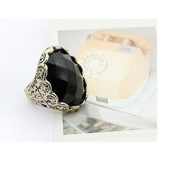 Vintage Jewelry - Vintage Captain Jack Style Black Oval Gemstone Ring - USA Size 8